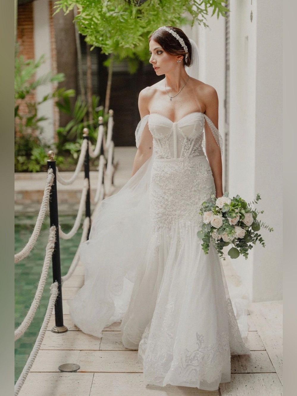 Strapless Lace Mermaid Wedding Dress in Ivory